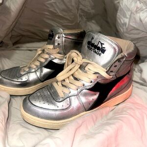 ✨DIADORA HERITAGE VINTAGE WORN STYLE SILVER SNEAKER ✨